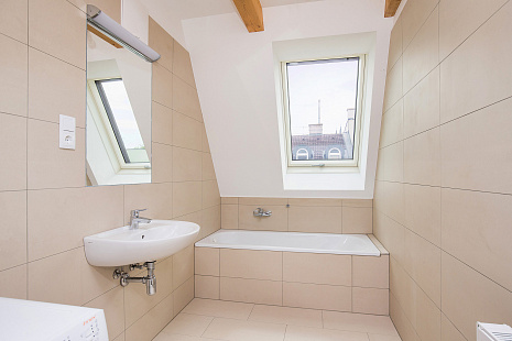 Объект из Мансардные окна Fakro U8 – ТРЕХКАМЕРНЫЙ ЭНЕРГОСБЕРЕГАЮЩИЙ